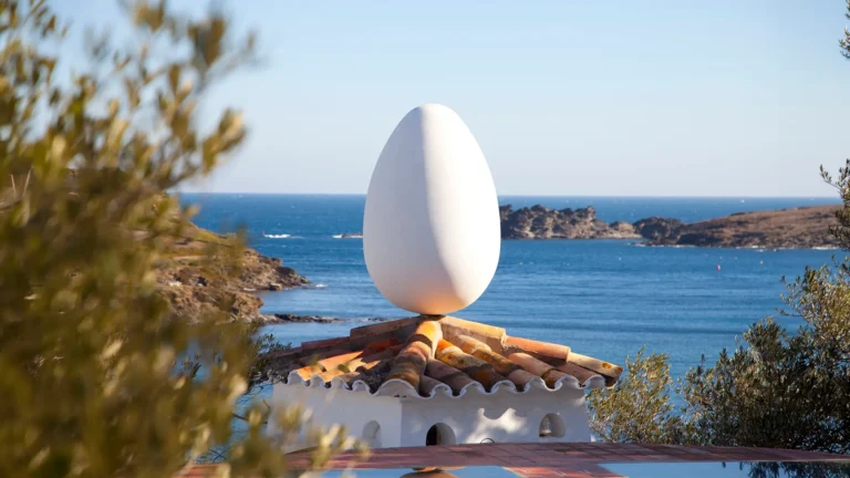 Vista dall'alto della casa di Salvador Dalí a Port Lligat
