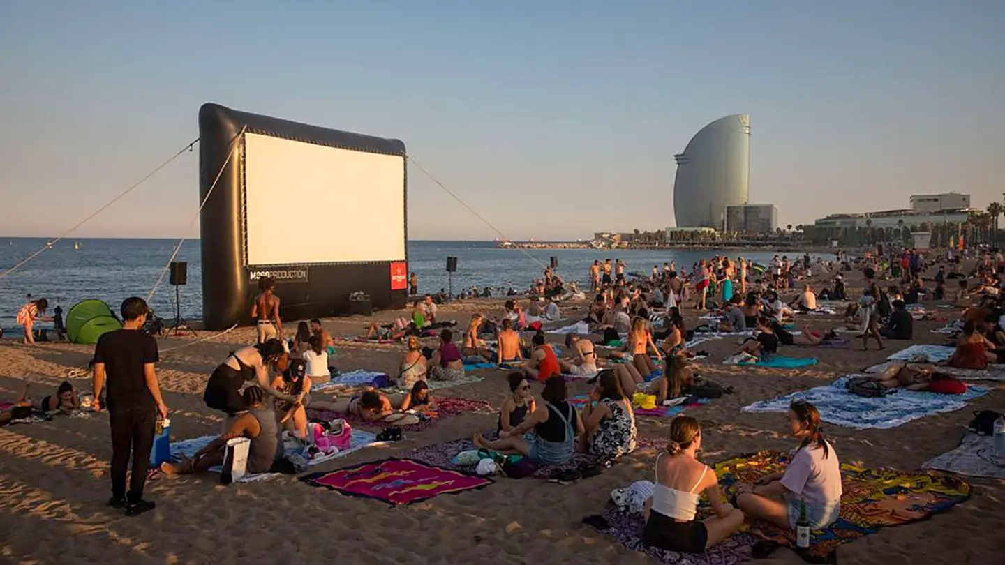Cinema sulla spiaggia di Sant Sebastià Barcellona