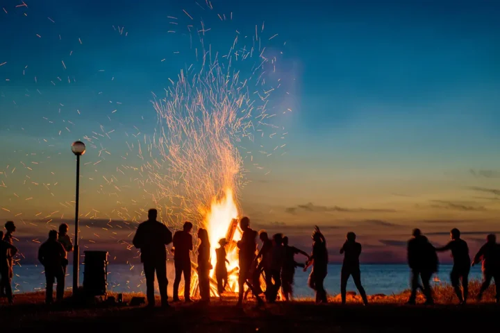 Festa di Sant Joan falò in spiaggia