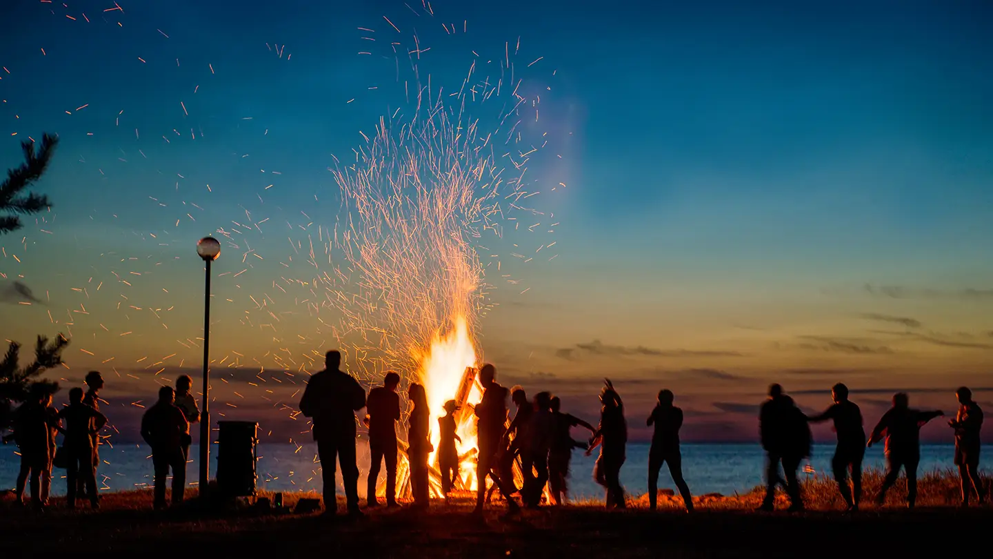 Festa di Sant Joan falò in spiaggia