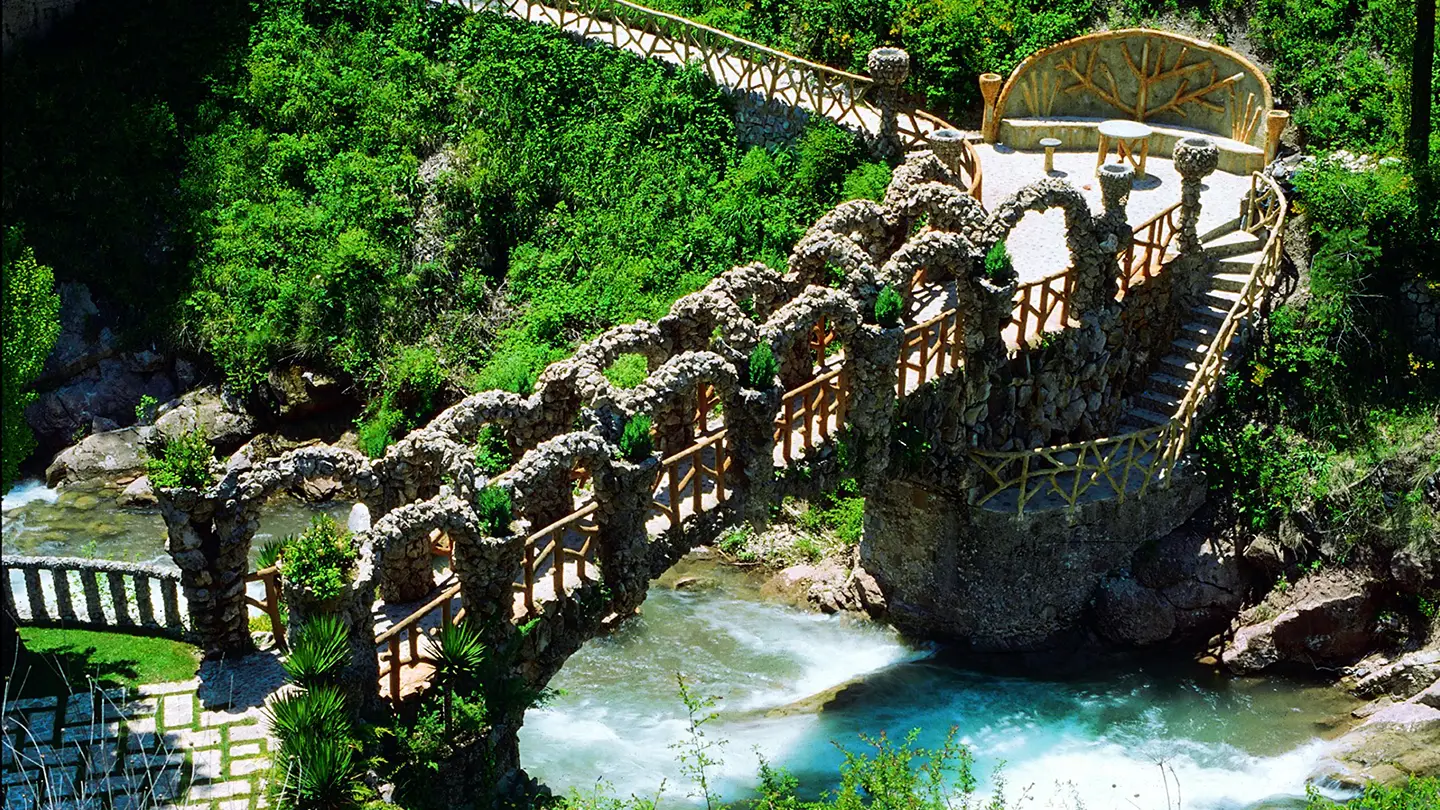 Pont dels arcs dels Jardins Artigas