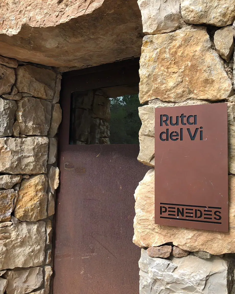 Barraca entre vinyes esterno