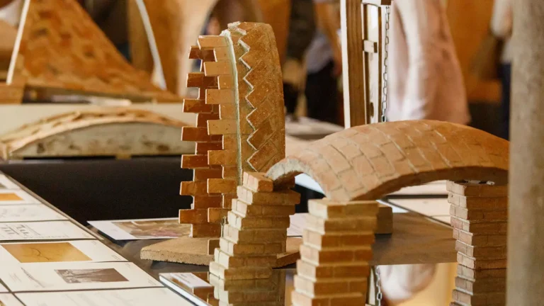 La volta catalana: la mostra che racconta un’icona dell’architettura