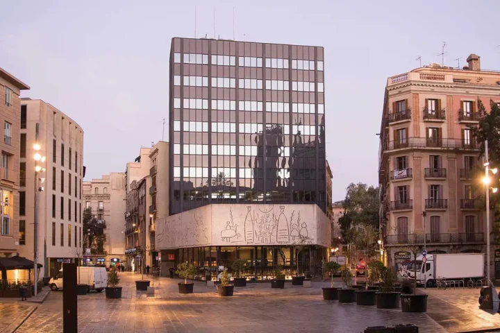 Facciata del Coac a Barcellona